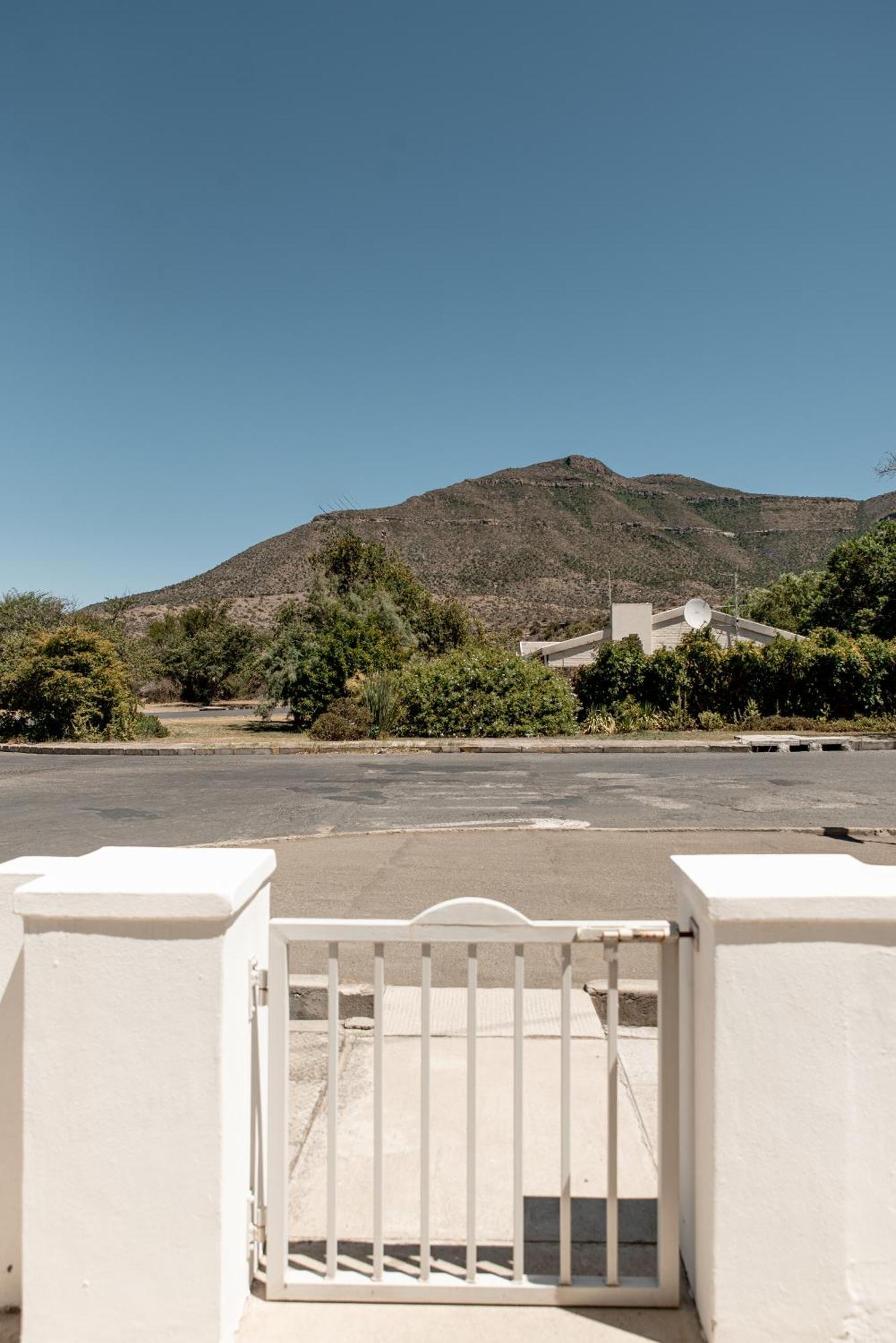 River Bend Guesthouses Graaff-Reinet エクステリア 写真